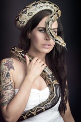inzmbl Podziękowania dla Stasia za węże, a także kochanej Joli Ryłko za studio.

mod: Joanna Ka