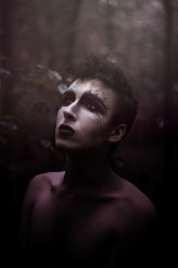 timewhisperer Black Swan

fotograf: Artur Stelmach
model/post-produkcja: Kordian Żarowski
makeup: Emilia Cendrowska