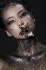 turava_redzikowski Edytorial dla Make-Up Trendy Magazine
Modelka - Patrycja Thieu Quang
MUA - Wojciech Kozub
Fryzura - Wioletta Kasprzyk
