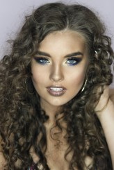 izioszek Modelka: Natalia Syrek
Make-up&hair: Dominika Grabiec
Photo: Izioszek Fotografia