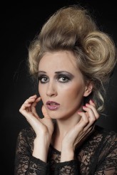 van_milkus make up: Kasia Święs Make Up Artist
lokalizacja: Evil Banana Studio