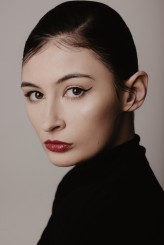 muakalina                             Photo - Patrycja Koczur
Modelka - Emilia Rachwal
Make up and hair - Kalina Kocemba            