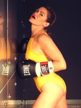 mebenj boxing girl