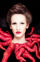 ewulka Modelka: Anna Suder [Agencja Fashion Colour] Projektant: Halina Mrożek Lokacja: Baccarat Club 