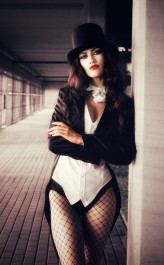 Elly Cosplay: Zatanna 

Model, makeup, stylization: Dante Heks
Photographer: Wild Caesar
Outfit creator: Mary-Ann's Workshop
If you like my works support me on my Patreon ❤️ https://www.patreon.com/DanteHeks