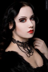 cari-valde Ania gothic