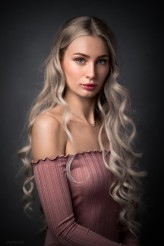 davew A Studio Portrait of Enchanting Megan
https://www.instagram.com/p/B40XtciJD1S/