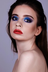 toosh make-up: KAROLINA OGUNSOTE