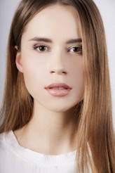 annakrzywiak modelka: Oktawia Sobierska﻿, hook.pl﻿
make up: Magdalena Panaś﻿