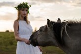 GabrielaL Z serii "Zaklinaczka koni"
Fot./ wizaż / stylizacja/ oprawa florystyczna: Monika Bałut