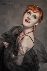 sysia103 Fot. Joanna Wróblewska 
Modelka: Sylwia Gajewska
Makijaż: Tune of rose
Biżuteria: Korale Na Miarę