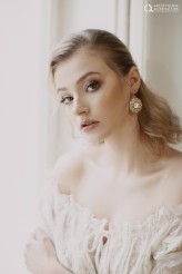 Karolinabragiel_makeupartist                             Model: Aneta Oleksy
Photo:Ewelina Słowińska
Mua/ style : by me 
Artystyczna Alternatywa 
            