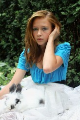 lovelycherry Modelka : Agata 
I króliczek 

https://www.facebook.com/pages/Daria-Fedoronok-Photography/141228375970889