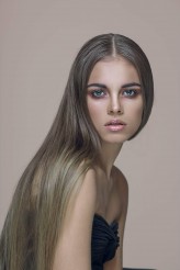wiktoria_schab #Ellementsmagazine
Photo.: Marcin Boruń
MUA/HAIR: Monika Kozieł
Model: Wiktoria Schab