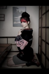 Midorigami moje ulubione zdjęcie z sesji mojej kolekcji 
zrobione w sushi Edo bar w Krakowie
modelka : Aleksandra Antas
fotograf : Anna Sromek
makijaż i projekt : ja - Ewelina Janiszewska