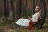 EllieW skrzypce w lesie
