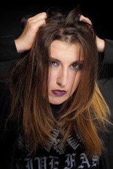 van_milkus modelka: Patrycja Kozłowska
make up: Kasia Święs Make Up Artist
lokalizacja: Evil Banana Studio