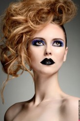 scieslik Modelka: Milena Staroń
MUA/Hair: Marlena Kurtyka
Photo: Seweryn Cieślik / Magnifique Studio