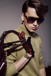 lukstyl Fotograf : Konrad Bąk
wizaż stylizacja : Łukasz Omiotek
Model : Łukasz Omiotek
glasses Carrera / gloves Zara / bag Zara / watch Rolex / sweater C.W /
chain for bag Versace for H&M