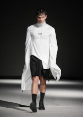 Roskov Zdjęcie z pokazu ADAM podczas Vancouver Fashion Week.
Zdjęcie ukazało się na stronie brytyjskiego Vogue'a
http://www.vogue.co.uk/shows/spring-summer-2018-ready-to-wear/a-d-a-m