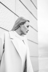 _pietka_ Photo: Sedef Husevaag @ NoRoutine.no 
Stylist & MUA: Agnieszka Pietka 
Model: Emilia S. Wallin Näsholm Ambition Models
White Dress: Monki
Coat: Monki
Scarves: Forsji