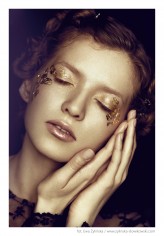 curlyhair Make up Editorial - "GOLDEN TOUCH"
 
 Make up, style, hair : Beata Bojda
 Photo : Adam Słowikowski & Ewa Żylińska