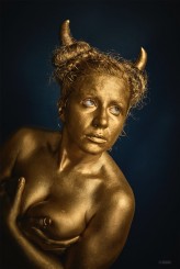 Vald modelka: Firley Puck
gold bodypainting 