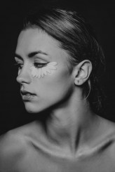 AdriannaTalkowska Model: @theocaprusu 
Photographer: Justyna Wasiniewska
Make-up artist: @adriannamakeupartist 