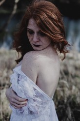 kiraa OPIS ZDJĘCIA
'The painful sunshine'
 Photo: Madame Dentelle
 Model: Aleksandra Noszczyńska
 Make up: Szafrańska MUA