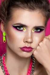 Karolina-makeup                             Edytorial w Make-up Trendy 4/2019
stylizacja, mua, photo i retusz by Karolina Rasztemborska            
