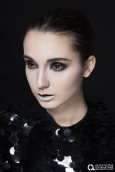 Carina_Make-up Modelka : Karolina Mrowiec 

Fotograf : Maros Belavy

Szkoła Wizażu i Stylizacji Artystyczna Alternatywa 