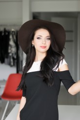 Mass                             Modelka: Yana Sazhenkova            