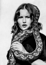 Mokaja_photography Kobieta z wężem