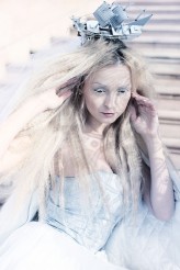 Kaszmirka Modelka: Madi Karbowniak
Make up artist: Paulina Kruk
Fotograf: A. Krzepkowska