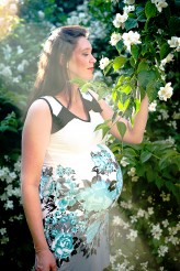 afuks Fotografia ciążowa Beatki wykonana na jednym z bydgoskich skwerów.