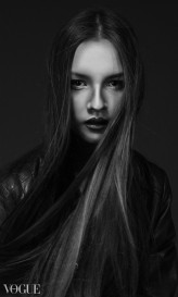 noir_makeup photo: Natalia Madejska, model: Sonia Janów, mua: Edyta Parka
published in www.vogue.it (2011)