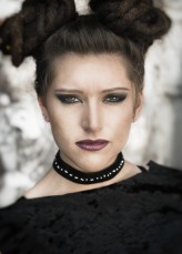 As_Wawrzynek  styling: Sabrina Lounis
model: Marzena Adamczyk
make-up: Joanna Wawrzynek