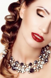 Wild_Rose_Photography Modelka: Monika Skok
Makijaż: Karolina Szeliga Make Up
Fryzura: Hair Atelier Hanna Czerwińska