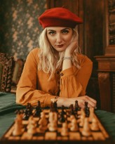 obiektyvvny ,,Chess" 
mod. Adriana Dąbkowska