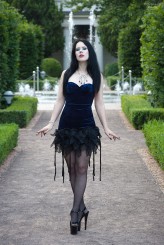 DarkMotherDivine Sukienka, naszyjnik: Gotwear

Zdjęcie wykonane z pomocą asystenta.
