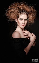 stonejuice modelka Paulina
Fryzura/ Dobrze Uczesana- fryzury mobilnie
Studio/ Evil Banana