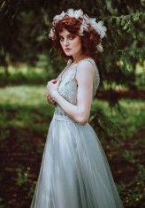 Kosma-foto Model: Redapocalypse 

Mua: Aleksandra Walczak Makeup Artist 

Dress: Galeria Larin 

Plener z Dream on - Plenery Fotograficzne