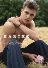 Xander_Hirsh Bartek for Yearbook Fanzine:
http://www.theyearbookfanzine.com/bartek-brazkiewicz-at-myst-models-by-xander-hirsh-for-yearbook-online/