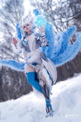 daraya_crafts Ice Ahri cosplay 
model i wykonianie: ja, więcej tutaj https://www.facebook.com/Daraya.cosplay

zdjęcie: https://www.facebook.com/Photoruru-731071013728449/



