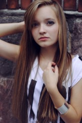 deefactory mod: Angelika Kołodziejska
make-up: Amanda Jabłońska

 https://www.facebook.com/pages/Dreamed-Photography/267750299911271 :-)