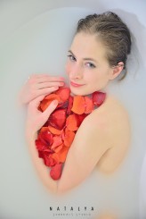 SurrealsChen  #Bathtub #Red