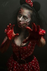 marzen_photo                             Zombie Minnie

Model: Aneta M
Photo/SFX: ja

            