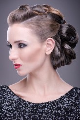 dominika-fryzjer sesja zdjeciowa dla marki KEMON

makijaz IZABELA CISKAŁ-FRUŻYŃKA
modeka ADRIANNA
fryzura DOMNIKA KOT
