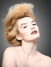 martabanach foto Grey 33
model Dominika Kupracz'
hair Piotr Rapa