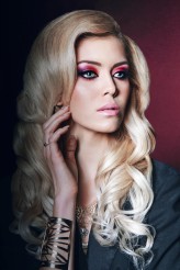 Karo_Model_Management Makeup & hair: ANNEVELL,
Photo & style: Karolina Jassek
Model: Aleksandra, KARO Model Management
